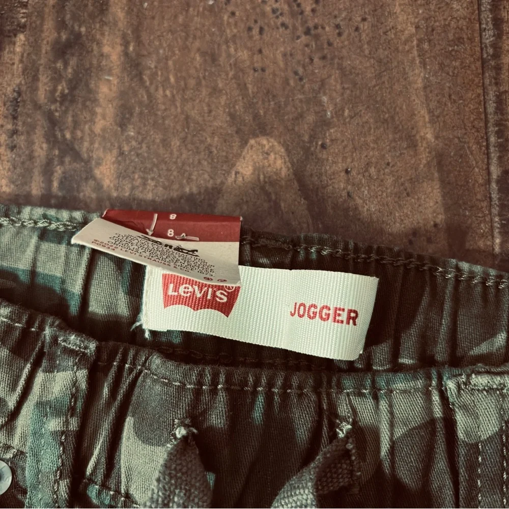 Levi's Youth New Camouflage Twill Joggers/Jeans Green Camo Size 8